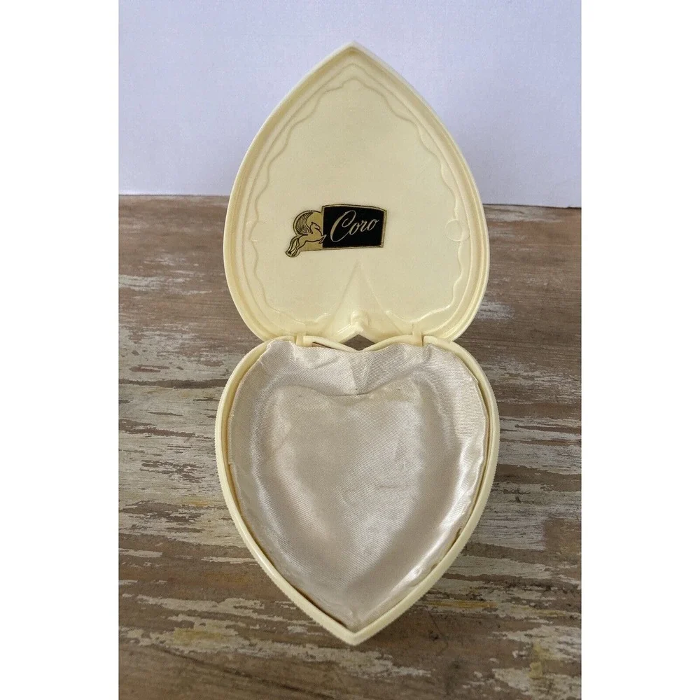 Vintage plastic presentation jewelry case ivory heart shaped relief design Coro